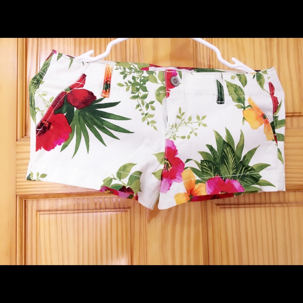 BRAND NEW! Hollister Tropical Shorts-Size 25